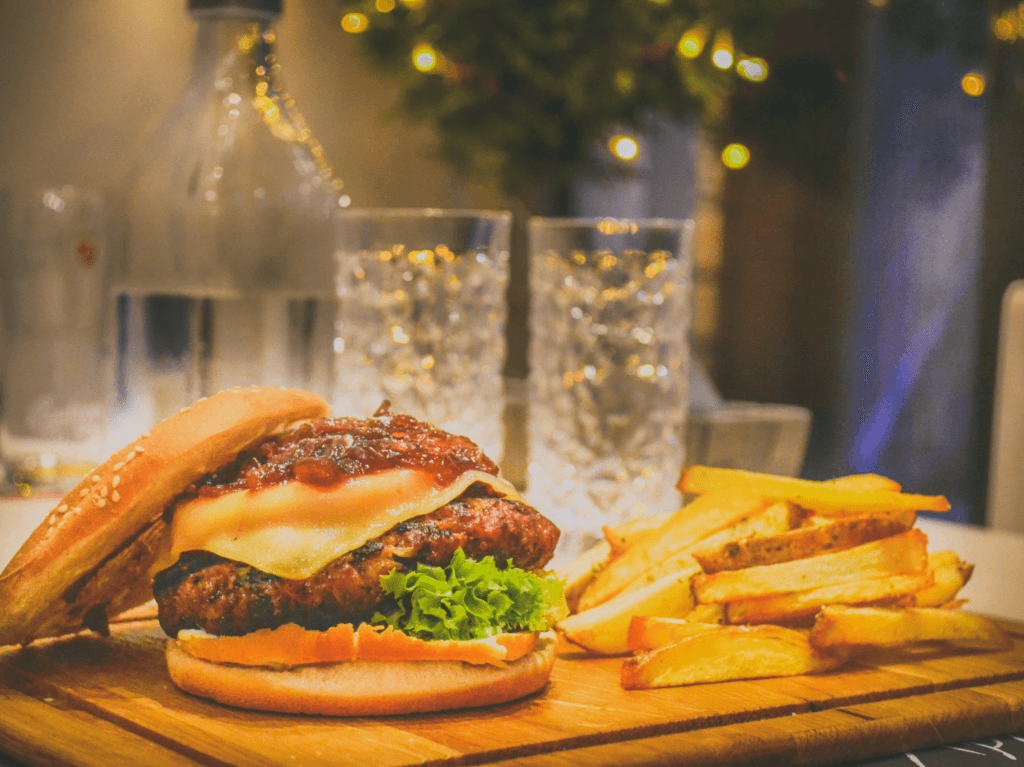 ハンバーガーとポテトとドリンクのセット